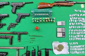 Detienen a cinco sujetos tras operativo por choque a una casa en Lo Prado: se incautaron armas y más de 100 dosis de pasta base
