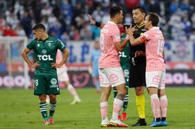 El polémico perfil de los árbitros que estuvieron en el VAR en la cuestionada noche de Roberto Tobar ante la UC