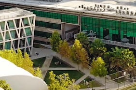 El departamento de Economía de la FEN bate su récord de alumnos en doctorados en el extranjero
