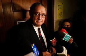 Huenchumilla arremete contra bancada de diputados DC tras crítica a nombramiento de Venegas como director regional de la Junaeb: “Buscan pretextos para hacer pactos con la derecha”