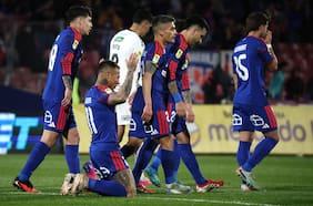 Las sonrisas llegan dentro de la cancha: la U supera a un opaco Palestino y sigue siendo el único escolta de Colo Colo