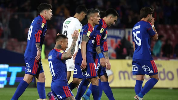Las sonrisas llegan dentro de la cancha: la U supera a un opaco Palestino y sigue siendo el único escolta de Colo Colo