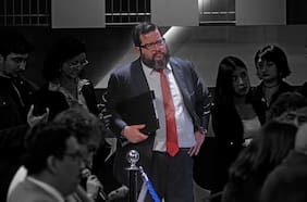 “Él también podría ser calificado como grasa política”: diputados oficialistas escalan acciones contra asesor de Kast