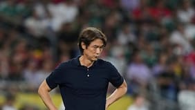 Escoltado por la policía y amenazado de muerte: el hostil recibimiento a DT de Corea del Sur tras eliminación en el Mundial