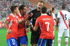 Histórico peruano analiza las falencias de la Roja de Berizzo: “Chile dejó de hacer algo que hizo muy bien en su inicio con Sampaoli”