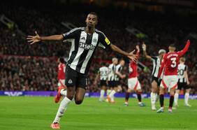 Manchester United cae como local ante Newcastle y está más cerca de la zona de descenso