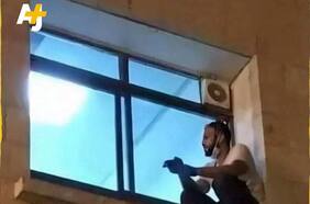 “Daría mi vida para que siguiera viva”: La historia del joven palestino que despidió a su madre desde la ventana de un hospital