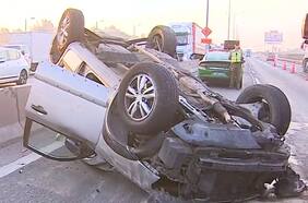 Accidente en autopista Vespucio Norte deja a una mujer grave: un auto terminó volcado en la ruta