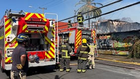 Videos de bengalas motivan apertura de investigación por incendio en Quilpué: municipio anuncia querella criminal