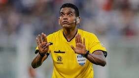 Quién es Alexis Herrera, el polémico árbitro que validó el gol de Lanús ante la U en la Copa Sudamericana