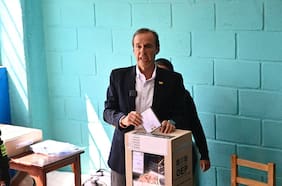 Jorge Quiroga toma la delantera en primer sondeo de cara al balotaje en Bolivia