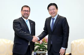 Canciller Pérez Mackenna sostuvo encuentro con el primer ministro de Singapur, Lawrence Wong
