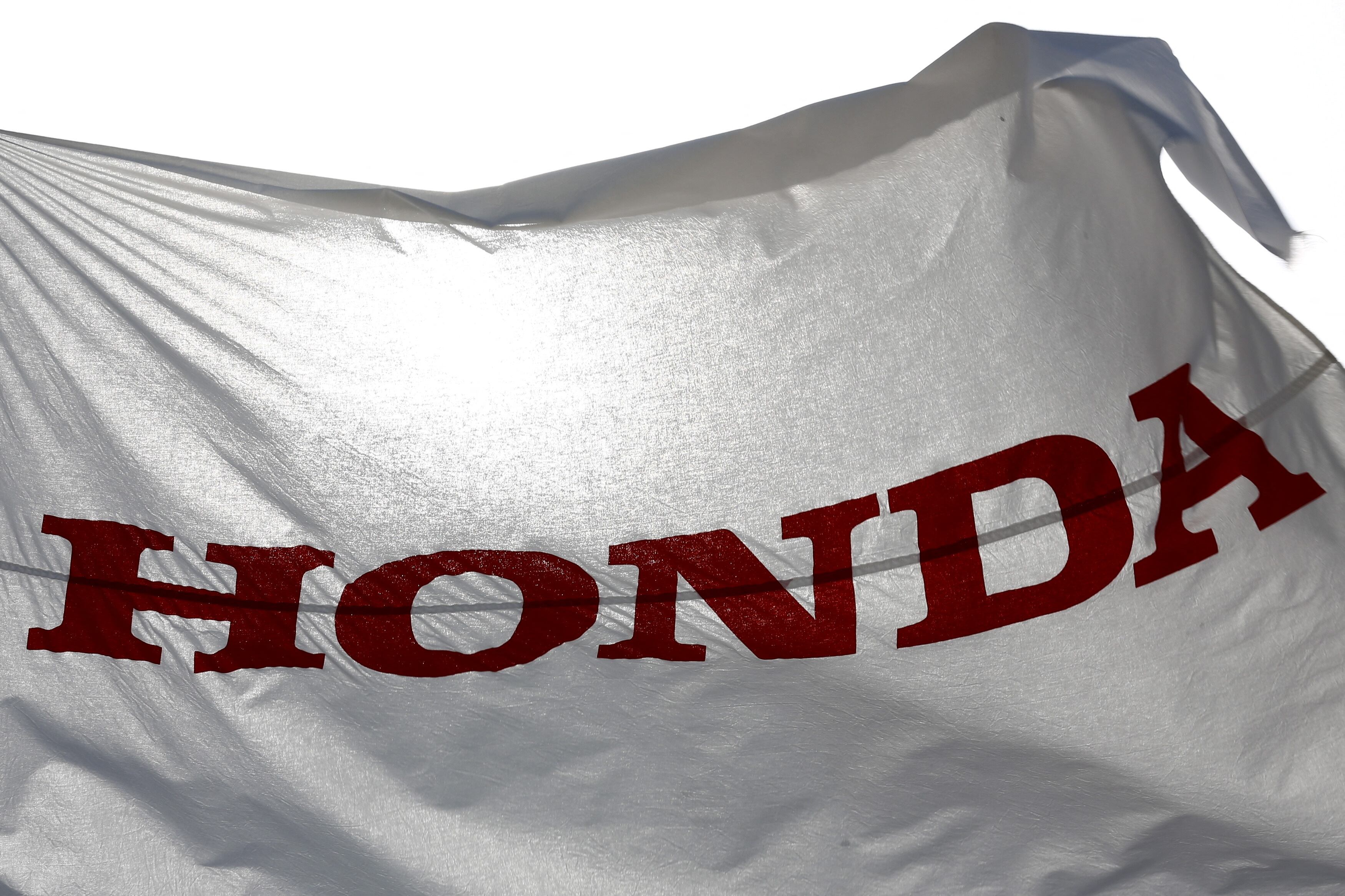 Bolsas y acciones suben por acuerdo por aranceles. Papeles de Honda saltaron más de 10%.