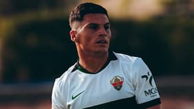 Con un blooper de Dituro: Elche cae ante Racing de Santander pese a la asistencia de Lucas Cepeda
