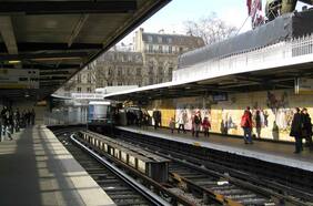 Un atacante con cuchillo hiere al menos a tres personas en el metro de Lyon en Francia