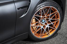 305/30 R21 104V, 195/60 R15 88H... ¿Qué significan los números y letras en el borde del neumático?