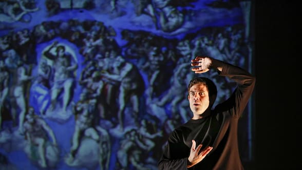 Mistero Buffo, la obra maestra de Dario Fo que el actor italiano Matthias Martelli presentará en Chile