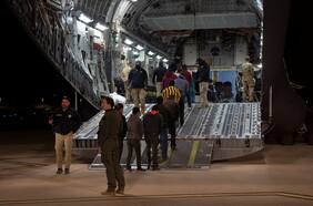 Ecuador se ofrece a recibir hasta 300 migrantes deportados por Estados Unidos