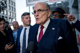 Reportan que exalcalde de Nueva York, Rudy Giuliani, fue hospitalizado y está “en condición crítica pero estable”