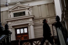 Corte Suprema condena al Fisco a pagar $100 millones a víctima de detención ilegal y torturas durante la dictadura
