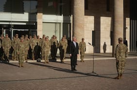 Para avanzar en políticas de defensa: Presidente Kast se reúne con comandantes en jefe del Ejército y de la Armada