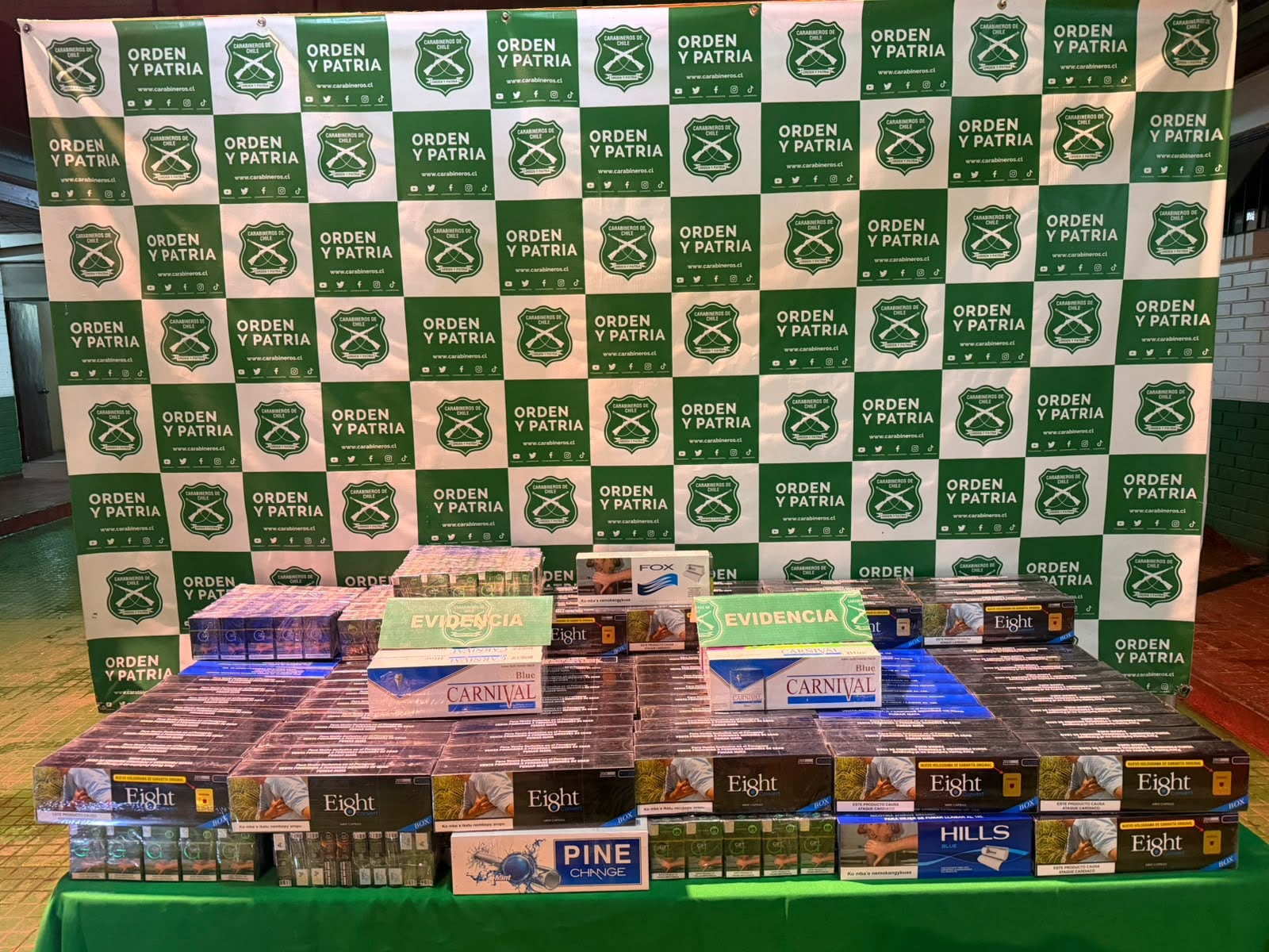 Carabineros detiene a cuatro personas en Lo Prado e incauta más de 2 mil cajetillas de cigarros de contrabando