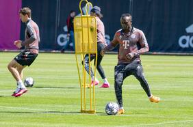 El Bayern Múnich le impone mano dura a Sadio Mané por golpear a un compañero tras la humillación frente al Manchester City