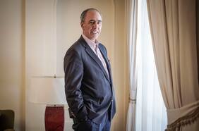 Grandes empresarios dicen que el Estado no necesita más recursos y piden mayor participación en las industrias claves