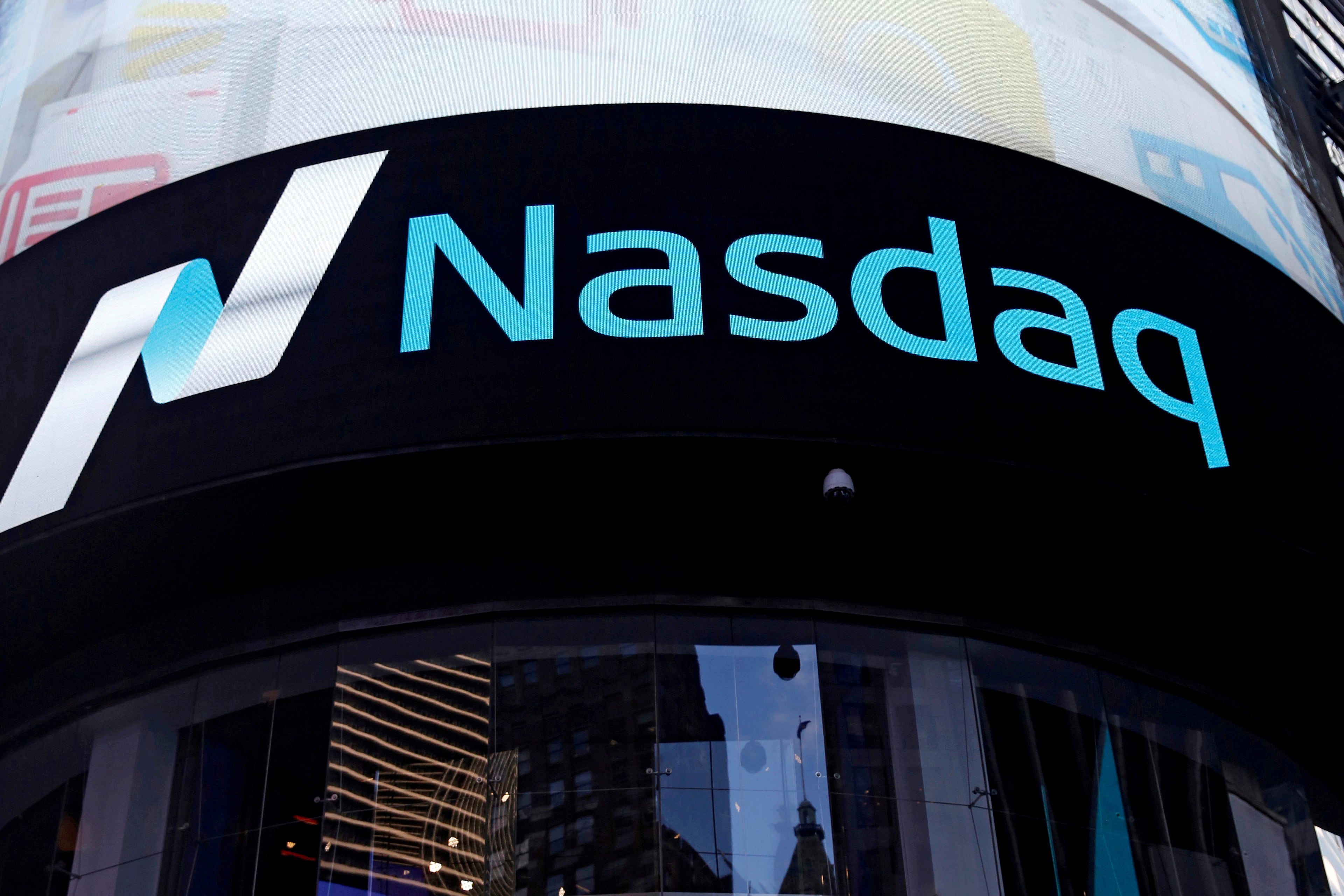 Acciones se tiñen de rojo y el Nasdaq anota su quinta caída consecutiva arrastrado por los semiconductores y OpenAI