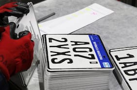 Argentina permite el uso de patentes de papel ante escasez de placas metálicas