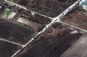 Imagen satelital muestra gigantesca extensión de convoy militar ruso