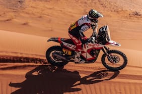 Juan Ignacio Cornejo remata segundo en la quinta etapa de las motos y escala posiciones en el Dakar