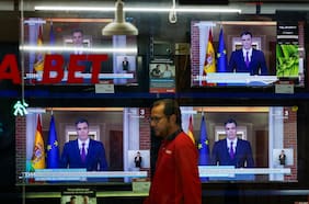 Fabiola Mota, analista española: “La principal consecuencia de la decisión de Pedro Sánchez es claramente el incremento de la polarización política”