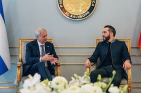 Kast llega a Casa Presidencial de El Salvador y se reúne con Bukele