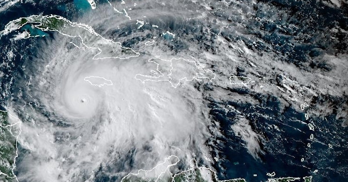 Jamaica en alerta máxima por llegada del huracán Melissa con vientos de 280 km/h