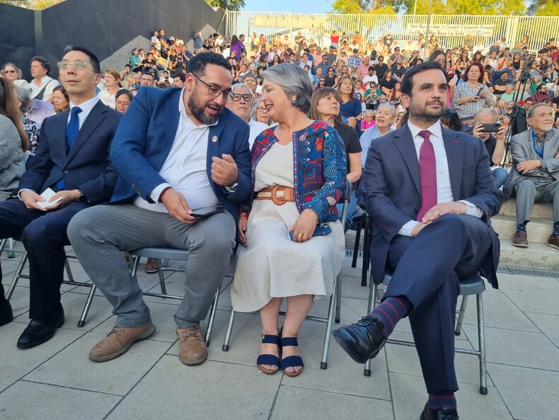 Ministros Cataldo, Jara y Gajardo en lanzamiento del libro sobre Gladys Marín