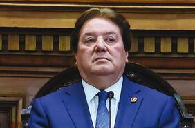 ¿Casa de herrero, cuchillo de palo?: decisión de Fiscalía de no entregar chats de jueces deja sin piso a Comisión de Ética de la Suprema