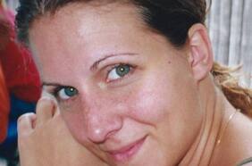 Un triángulo amoroso, citas en línea y un violento asesinato: el impactante caso real que llegó al streaming