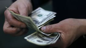 El dólar retoma su caída ante rally del cobre