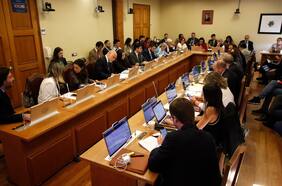 Comisión por casa de Allende oficia a Contraloría por funcionarios de BB.NN. que no asistieron y enviará cuestionario a Boric