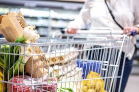 Canasta básica de alimentos registrará en octubre su mayor alza mensual en más de un año