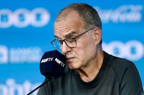 Un extranjero al mando de la Celeste: la pesada mochila que lleva Marcelo Bielsa en Uruguay