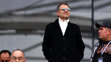 Aníbal Mosa confirma su poder en Colo Colo: los desconocidos intentos por evitar que Leonidas Vial vendiera sus acciones