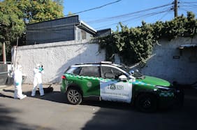 Un auto en fuga y una emboscada: la persecución que terminó con patrulla de Carabineros bajo lluvia de balas en La Legua