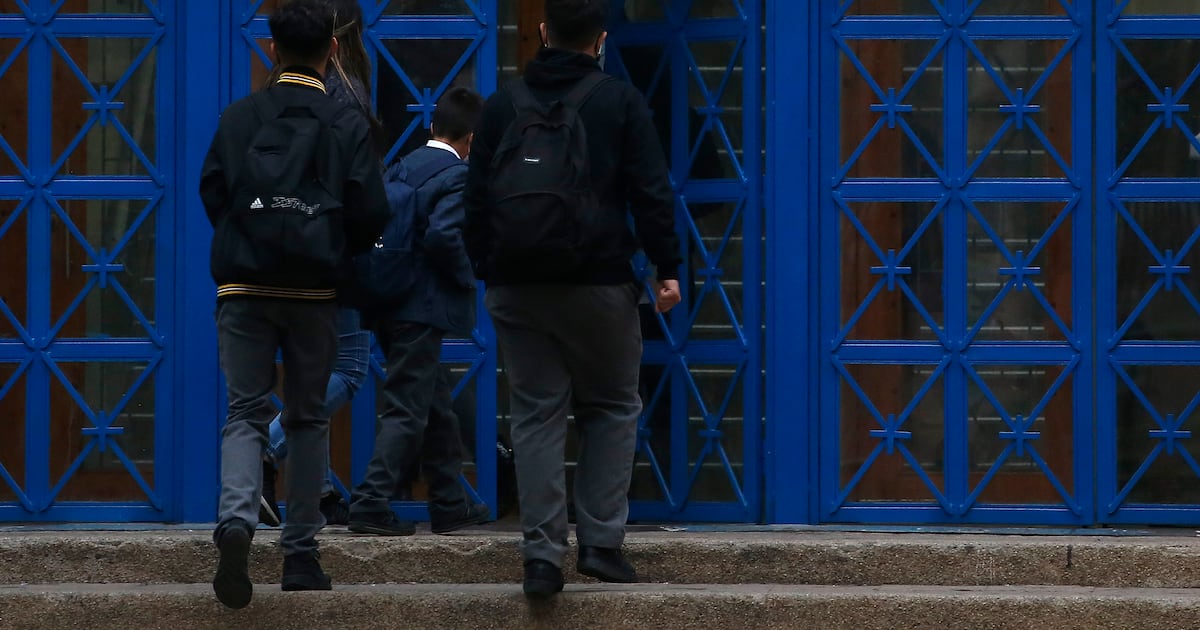 Alcaldes solicitan sistema mixto de educación pública y revisión de los SLEP