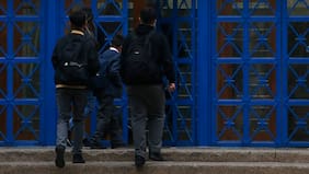 Decretan arraigo nacional para adolescente que portó un arma en colegio de Melipilla