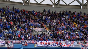 Disturbios en Concepción: hinchas de la U interrumpen el duelo ante el Campanil con fuegos artificiales