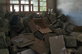 Aún conserva fichas médicas de los pacientes: el abandono de uno de los primeros hospitales de Santiago