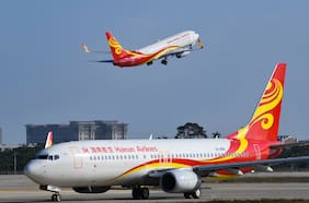 Un Boeing 787 de Hainan Airlines regresa a Roma tras incendiarse un motor