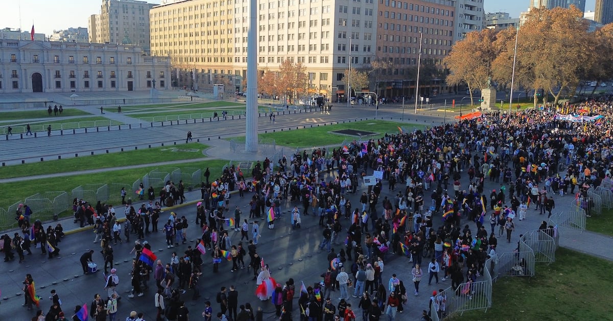 March of Pride 2026 brings together more than 100,000 attendees in the center of Santiago - La Tercera